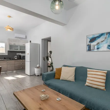 Balliu アパート Triovasálos