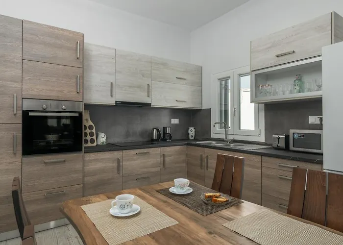 Balliu Lejlighed Triovasálos